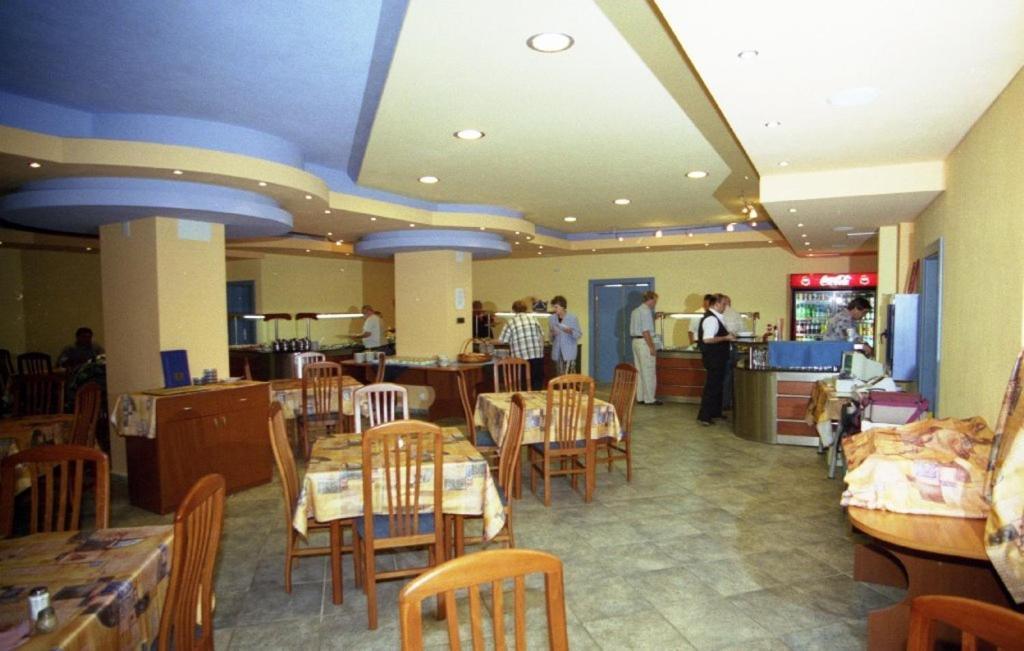 גולדן סנדס Hotel Dana Palace מסעדה תמונה